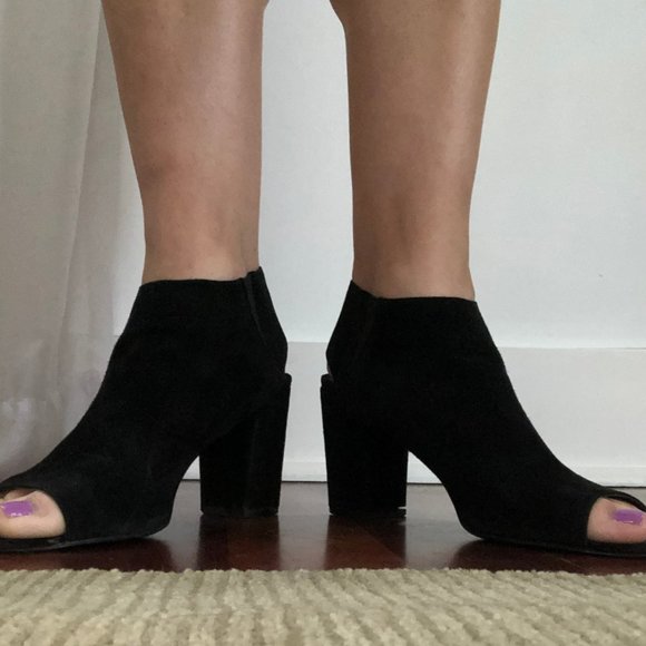 Steve Madden Black Suede 'Nonstp' Block Heels (Peep Toe and Cutout) - Picture 8 of 11